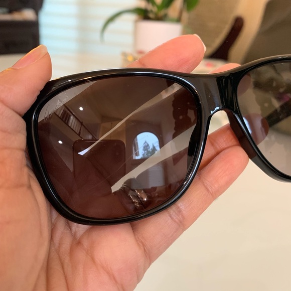 Gucci SunGlasses - Picture 3 of 6